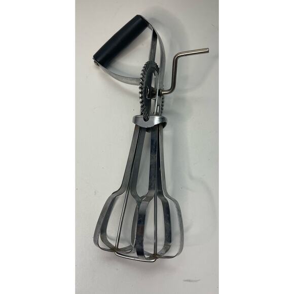Vintage EKCO Egg Beater Hand Mixer Stainless Steel Black Handles - Picture 2 of 2